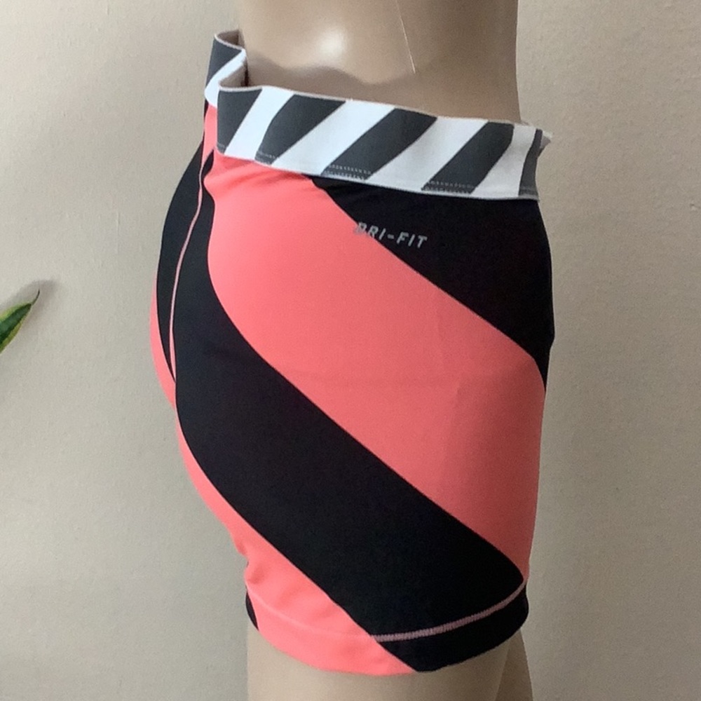 Nike Shorts Nike Women’s Training Short - Picture 3 of 8